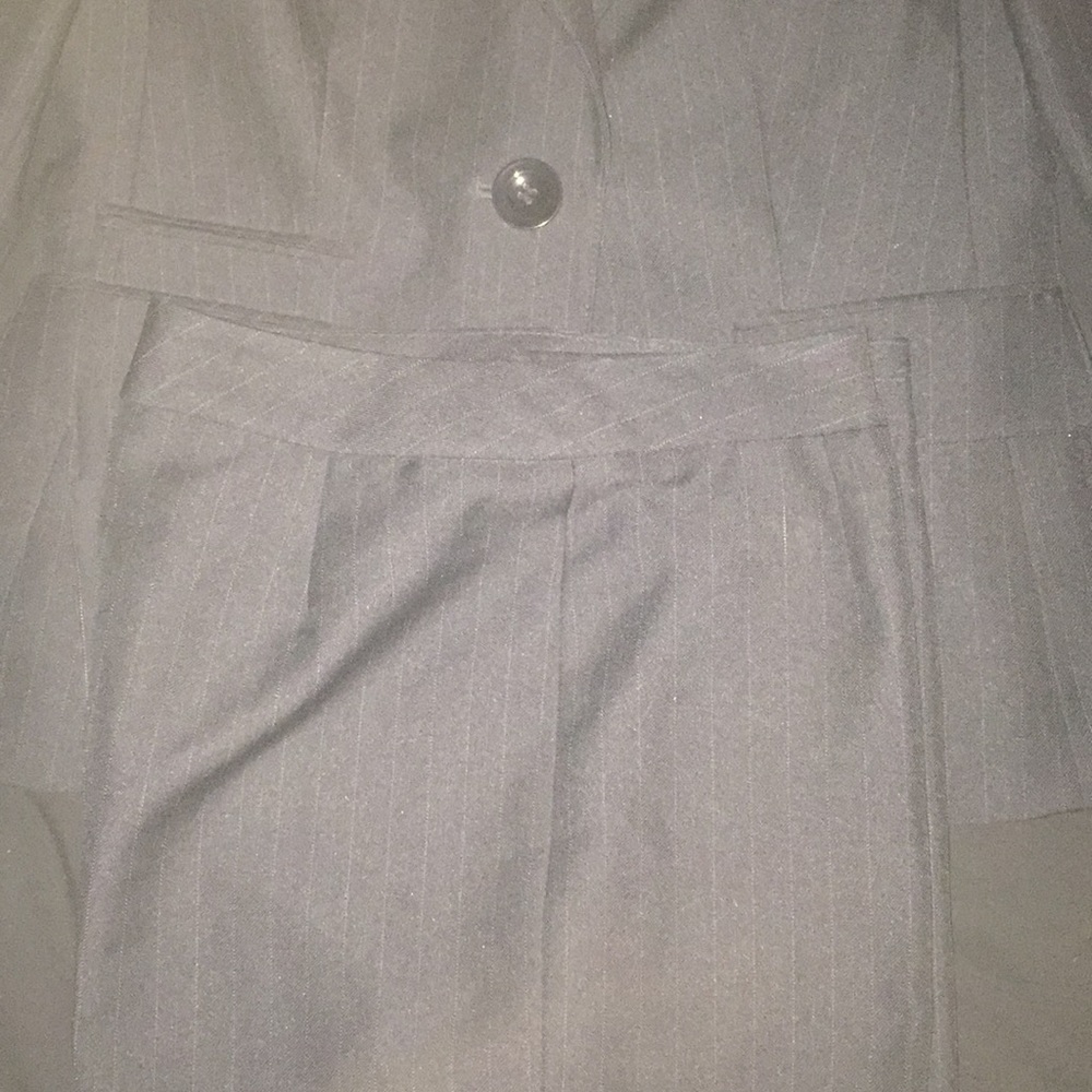 Woman’s black blue strips Evan-Picone Suit size 4